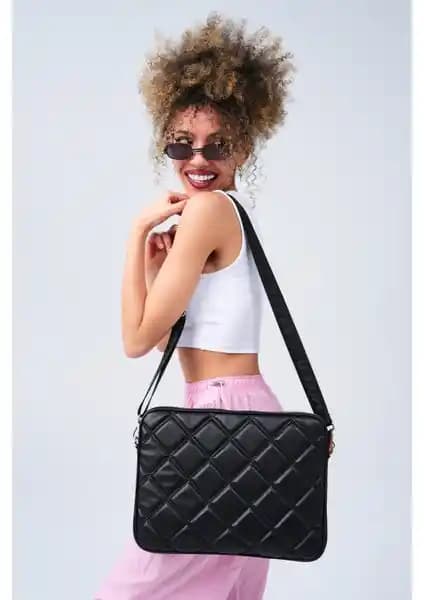 Morca Kapitone Laptop Kılıfı 15-16 İnç Siyah Dayanıklı ve Şık Koruma Çözümü