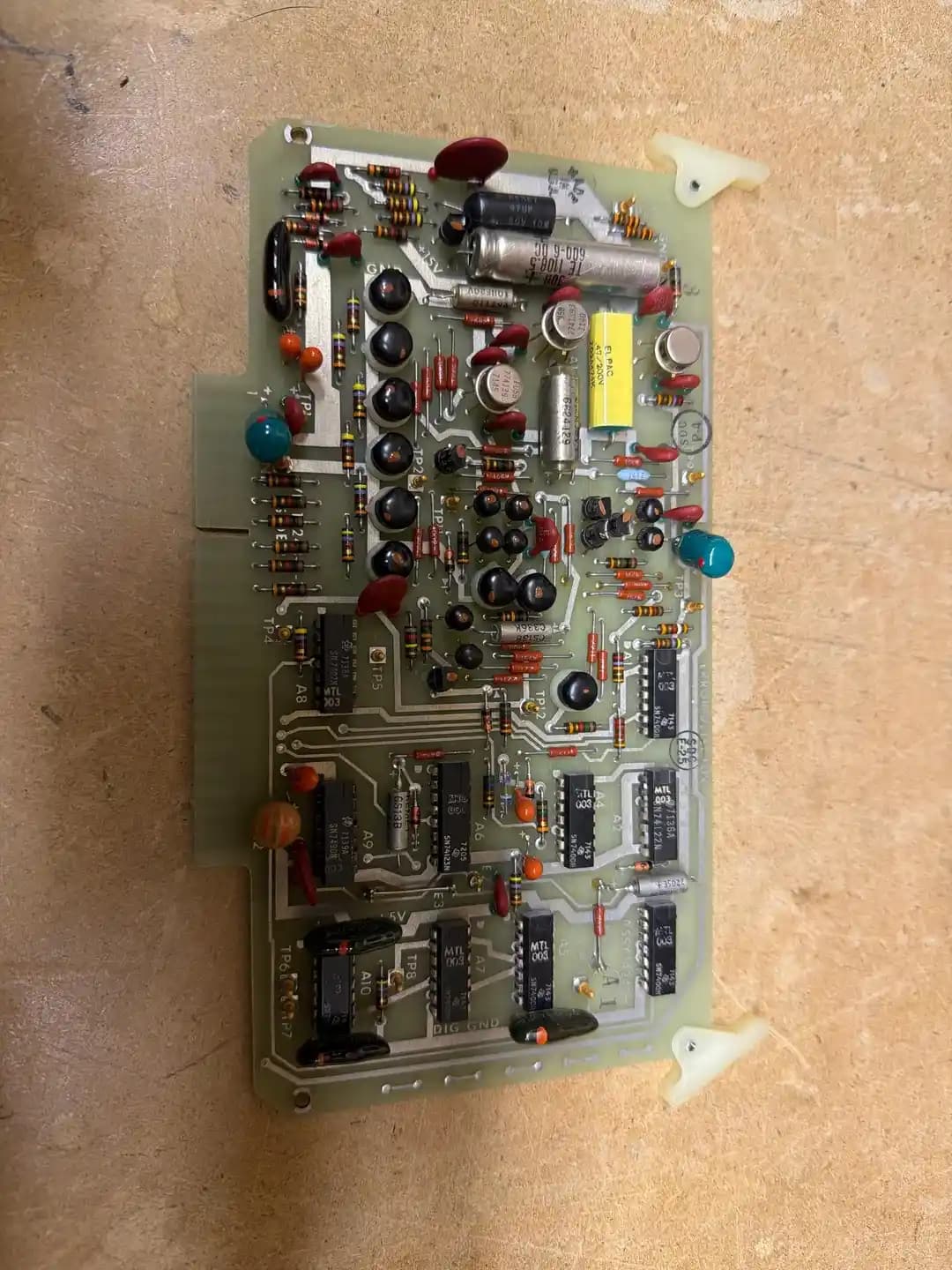 1970'ler Eski Elektronik Kart İncelemesi: Tarih, Tasarım ve Kullanım Alanları