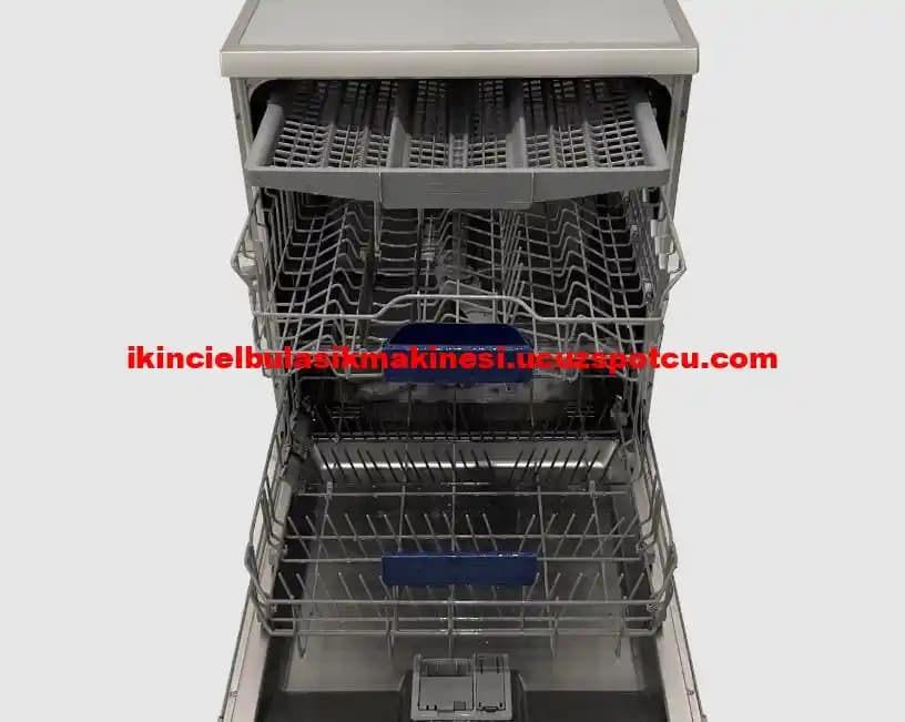 3 Katlı Bulaşık Makinesinde Uzun Plastik Şişelerin Doğru Yerleştirilme Yöntemleri