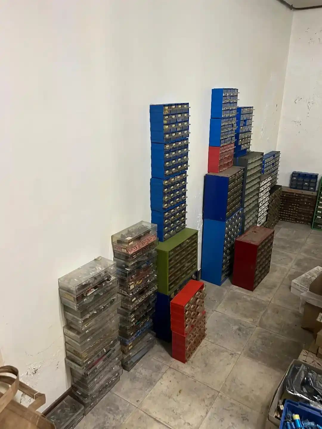 Eski Elektronik Parça Stoğu Satın Alma Rehberi: Avantajlar ve Dikkat Edilmesi Gerekenler