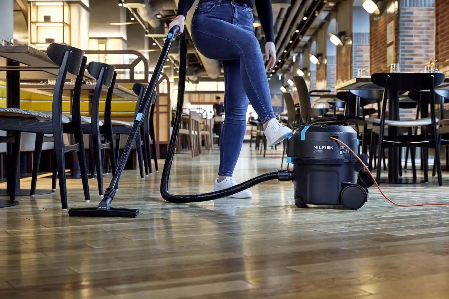 Ev Temizliğinde Sırt Tipi Elektrikli Süpürgelerin Kullanımı ve Değerlendirilmesi: Avantajlar ve Zorluklar