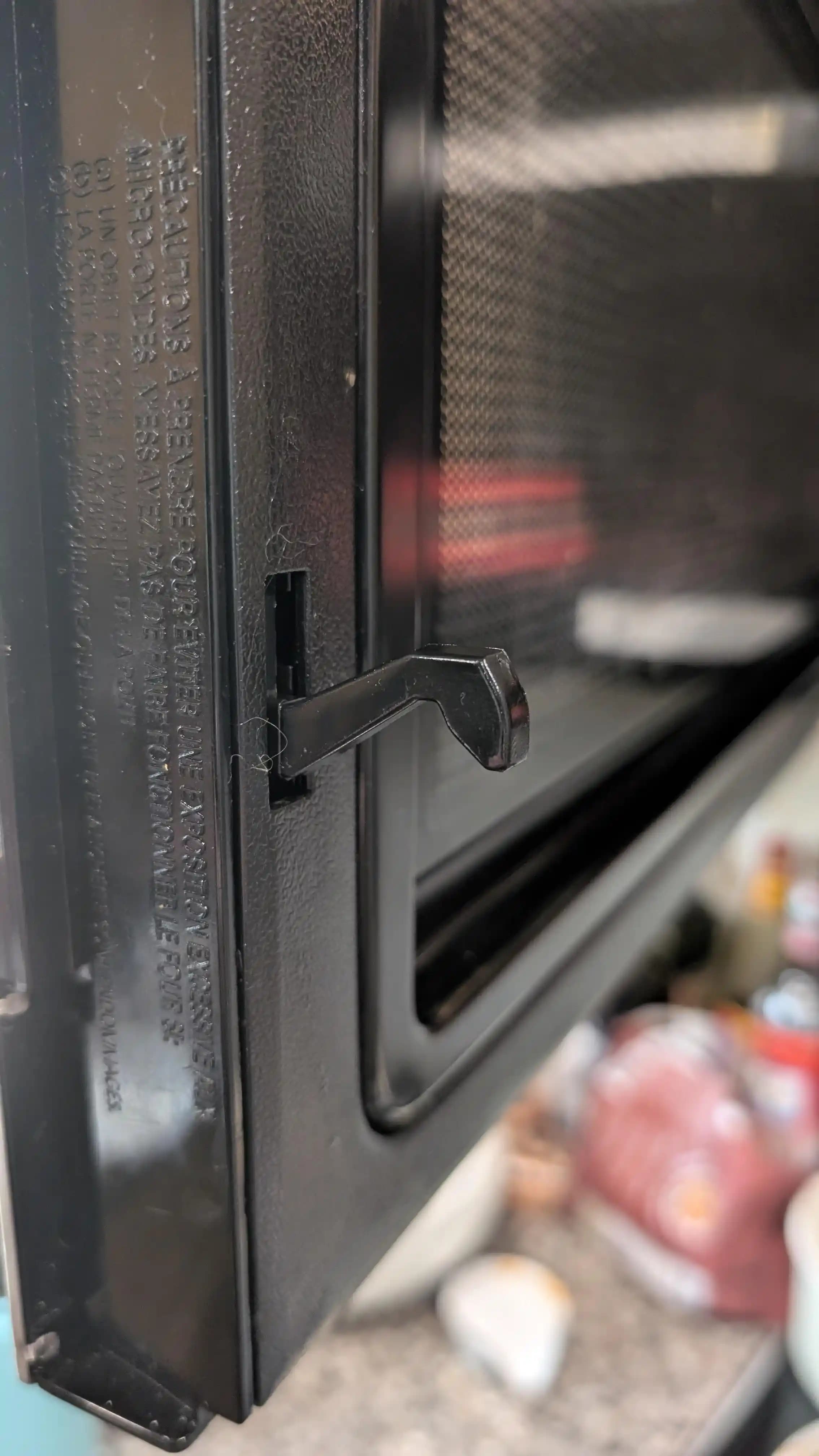 Fırınlı Mikrodalga Fırın Kapısı Yay Bağlantısı Tamirinde Pratik ve Güvenli Yöntemler