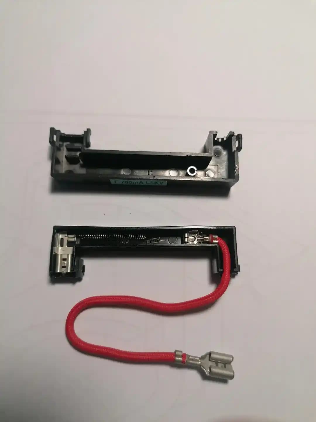 Mikrodalga Fırınlarda Yüksek Voltajlı Plastik Sigortaların Teknik Özellikleri ve İşleyişi