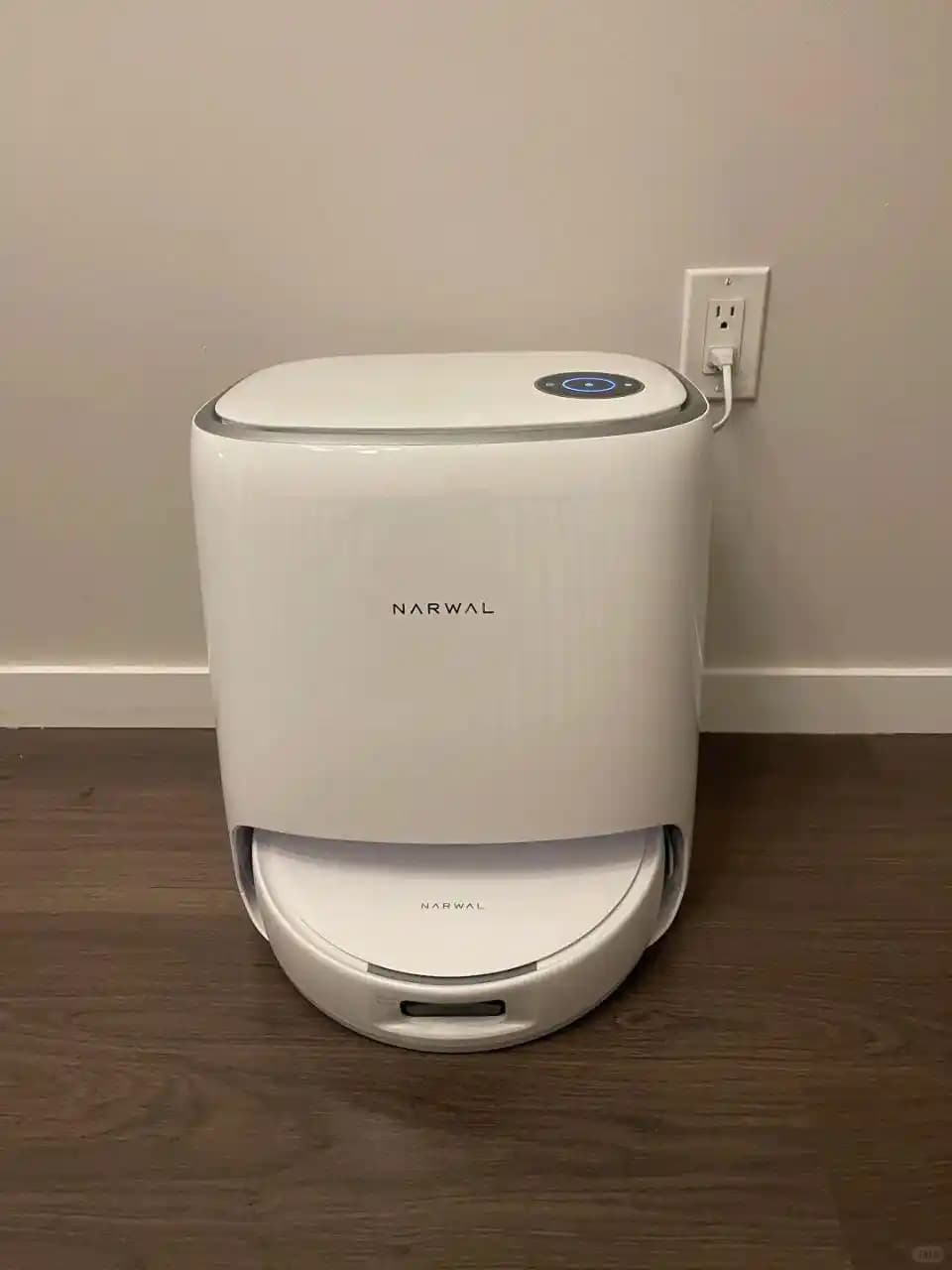 Narwal Robot Süpürge Flow 1 ve Flow 2 Modelleri: Evcil Hayvan Tüyü ve Zemin Temizliği Karşılaştırması