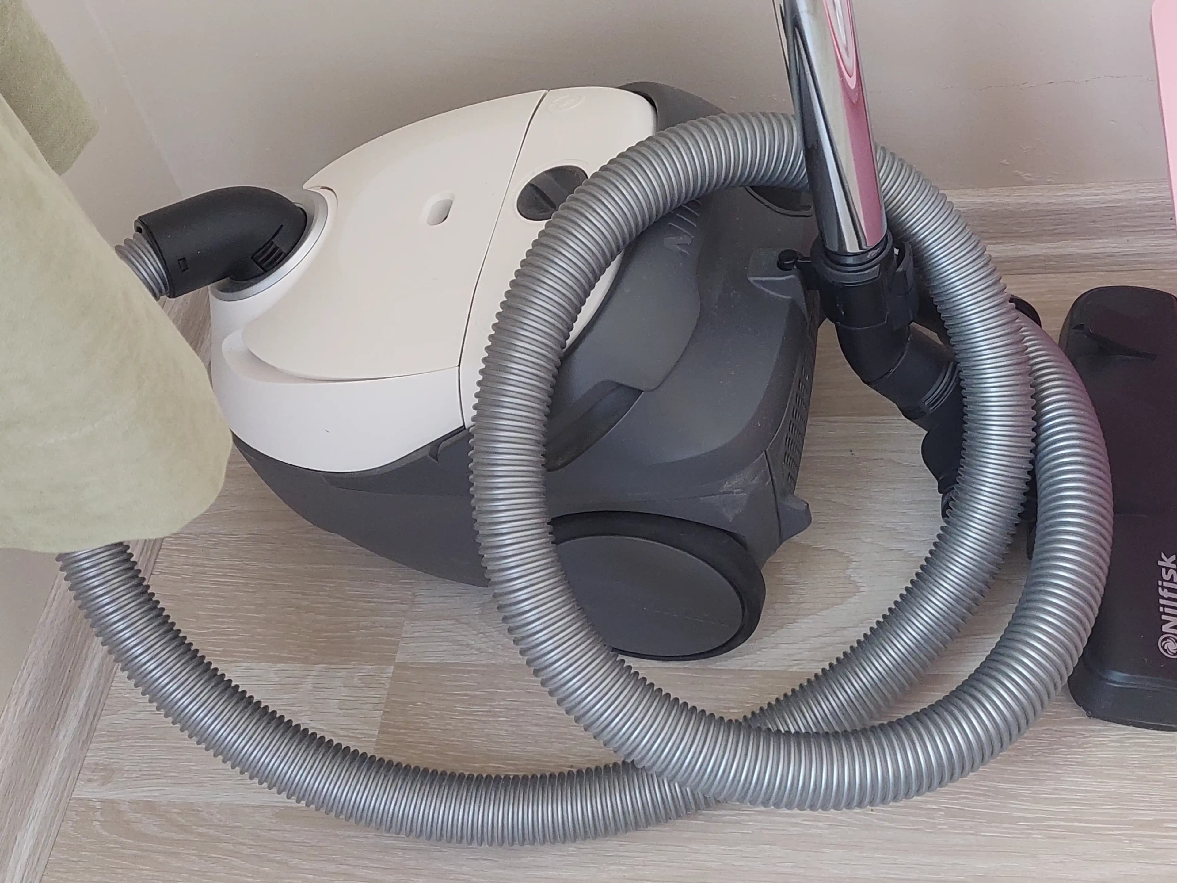 Öğrenciler İçin Dayanıklı ve Uygun Elektrikli Süpürge Seçimi: Eski ve Yeni Modellerin Karşılaştırması