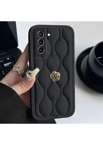 Zebana Camellia Deri Kılıf Siyah Galaxy S25 için koruma ve estetik odaklı tasarım