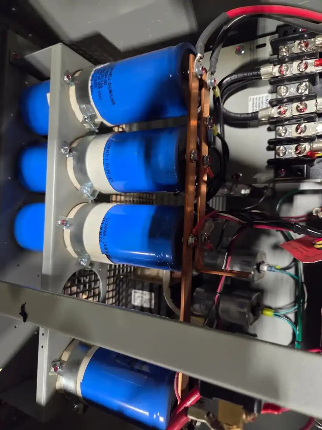 29.000 Mikrofarad Kapasitör Bankaları: Yüksek Enerji Depolama ve Güvenlik Detayları