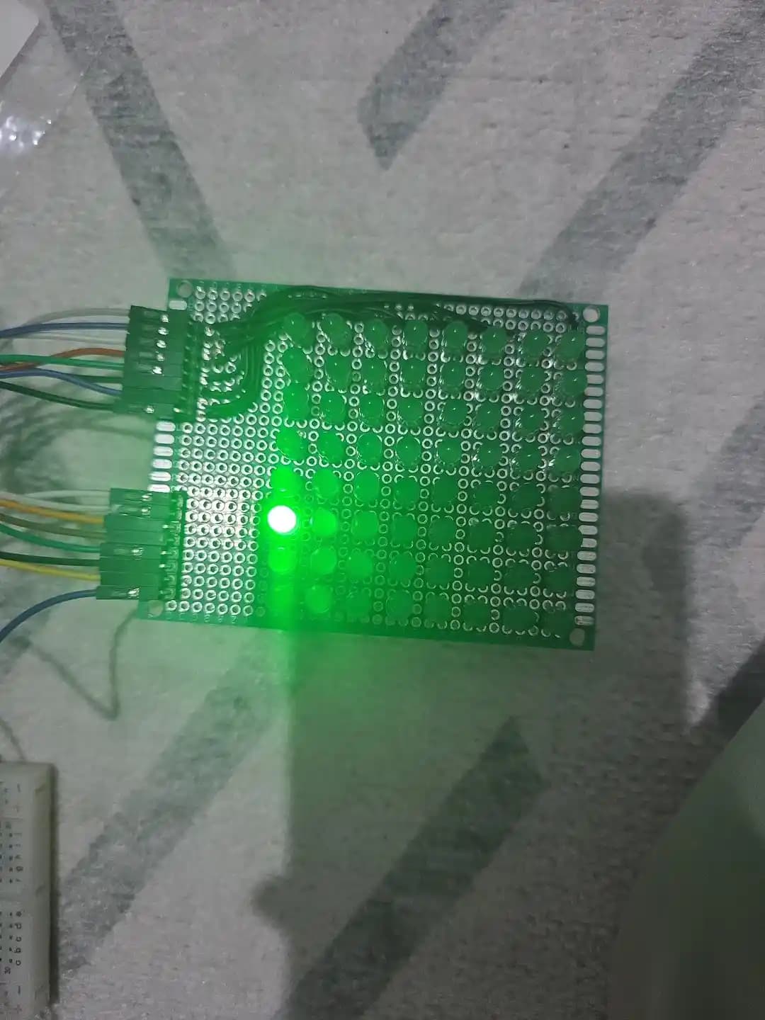 8x8 LED Matrislerde Parlaklık Farkları ve Sürücü Tekniklerinin Analizi