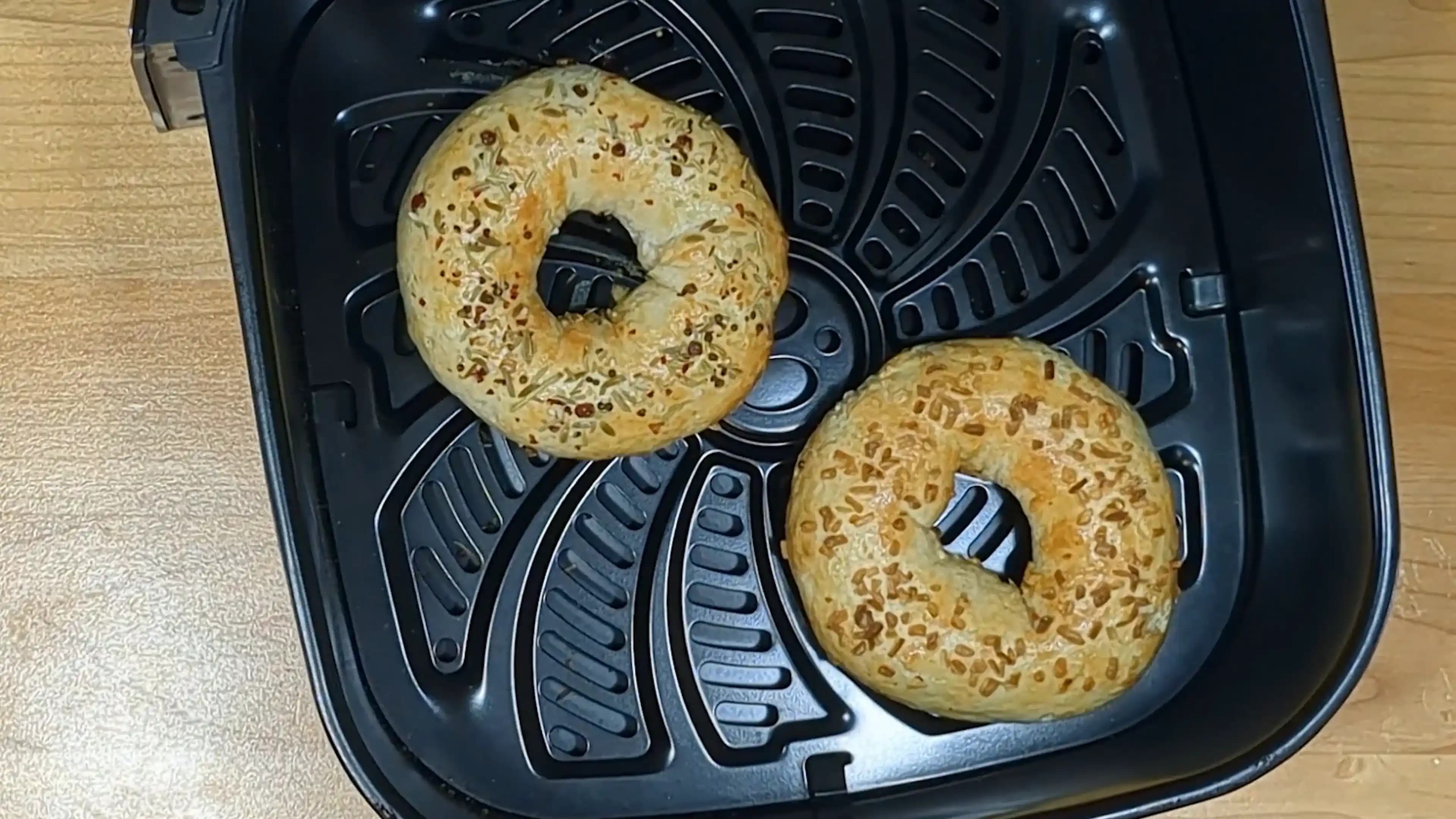 Air Fryer ile İki Malzemeli Mayasız Bagel Tarifi ve Özellikleri