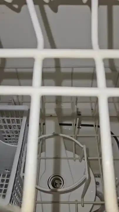 Bulaşık Makinesinde Yetersiz Temizlik: Nedenler ve Etkili Çözüm Yöntemleri