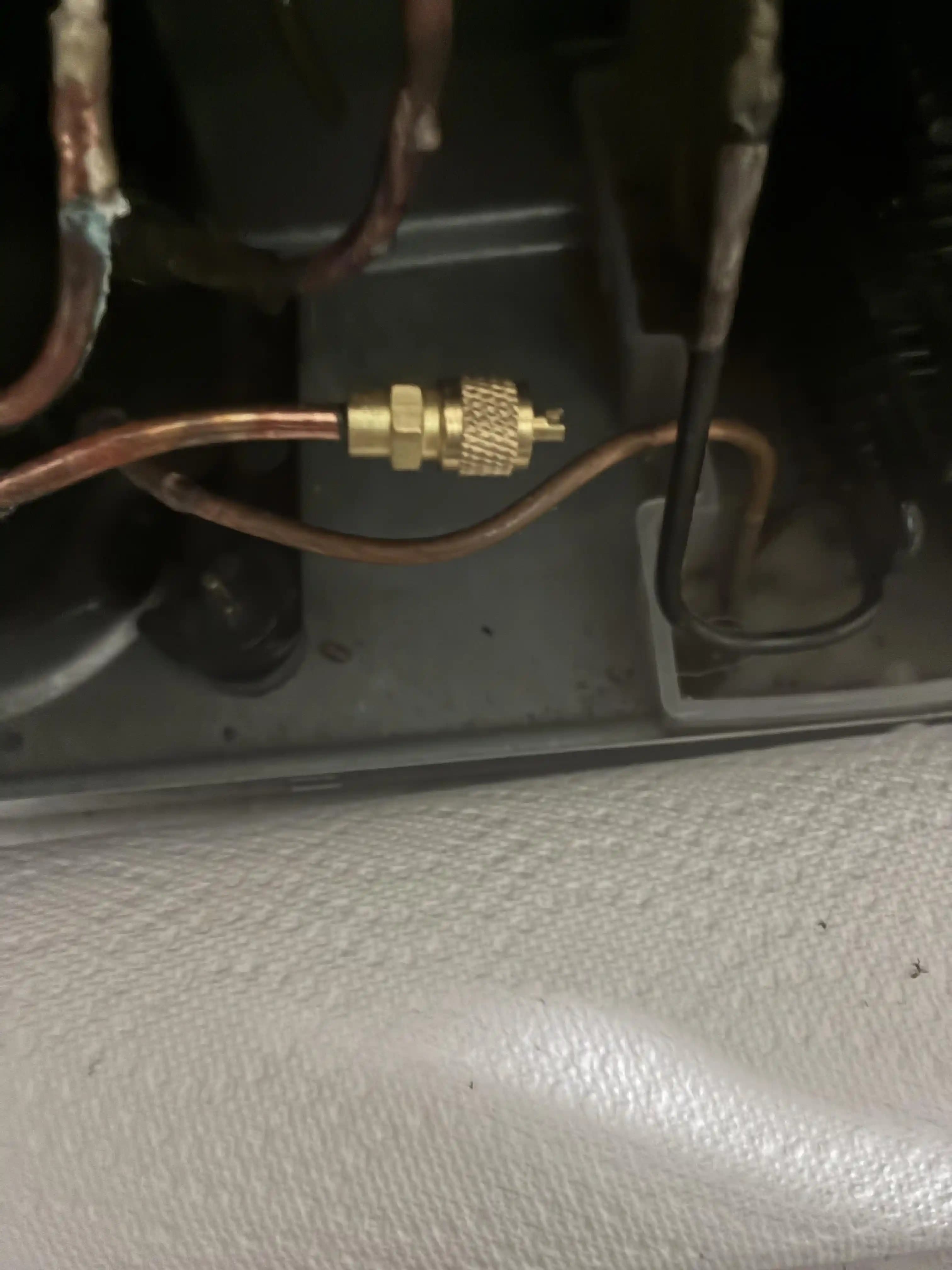 Buzdolabı Schrader Valfi ve Soğutma Sistemi Bakımında Kaçak Tespiti Önemi