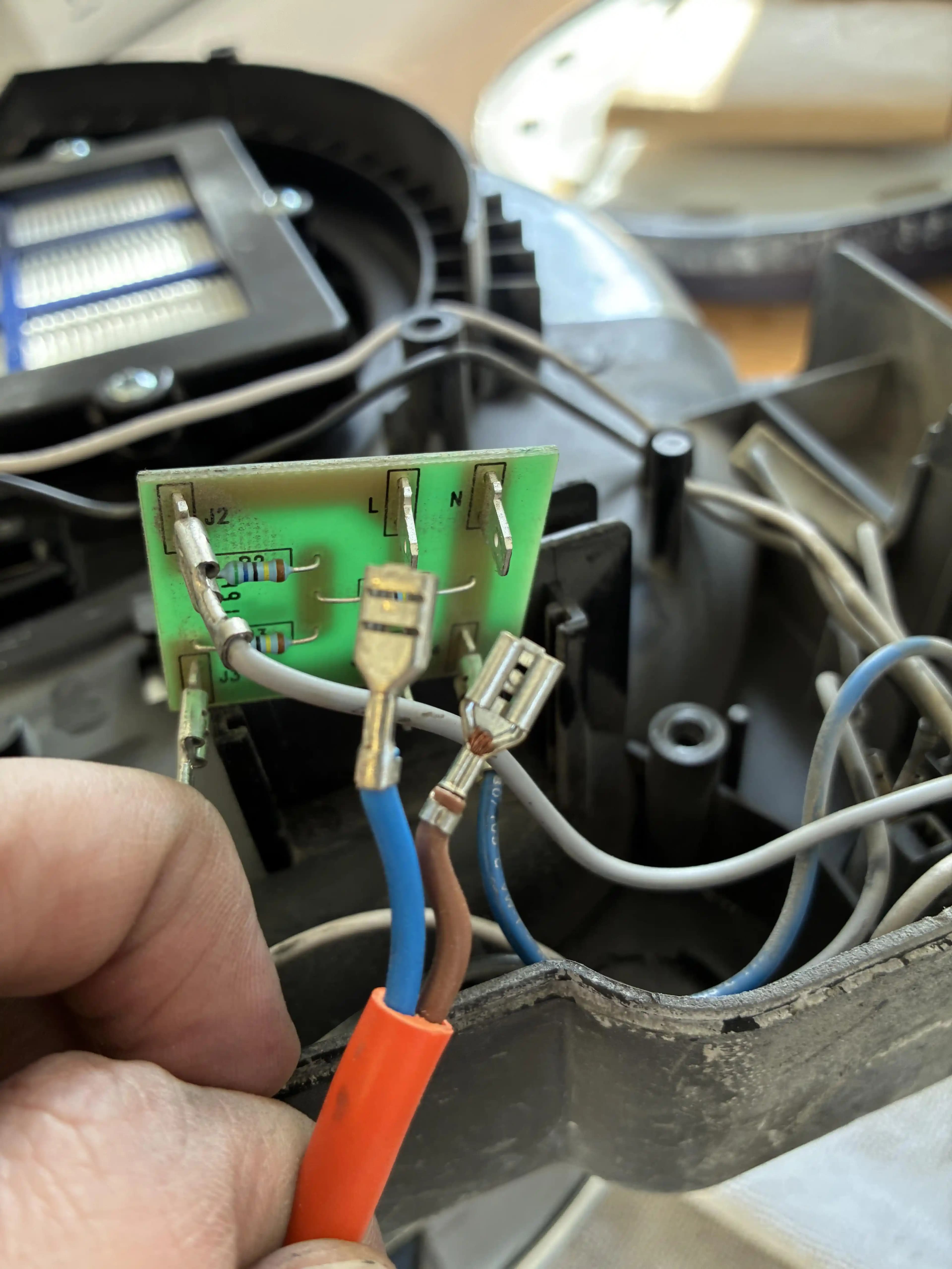 Elektrik Kablolarının Doğru Bağlanması: Renk Kodları ve Güvenlik Önerileri