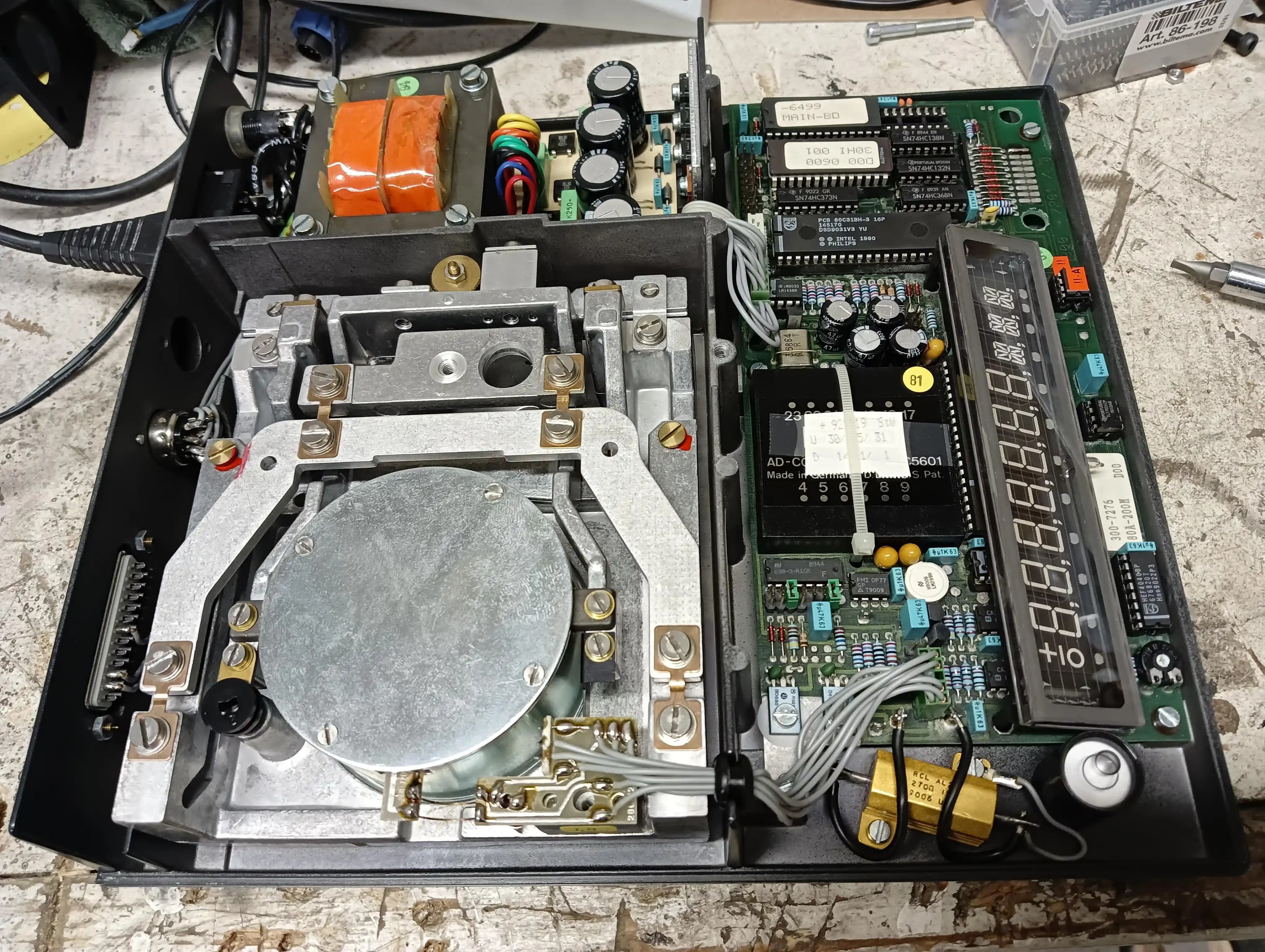 Eski Analitik Terazilerde Kuvvet Geri Kazanım Sensörleri ve Mikrodenetleyici Kullanımı