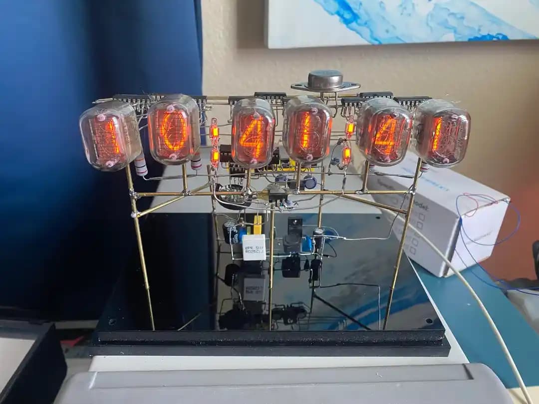 Freeform Nixie Saat Tasarımı ve Yapımı: Teknik Deneyimler ve Güvenlik Önerileri