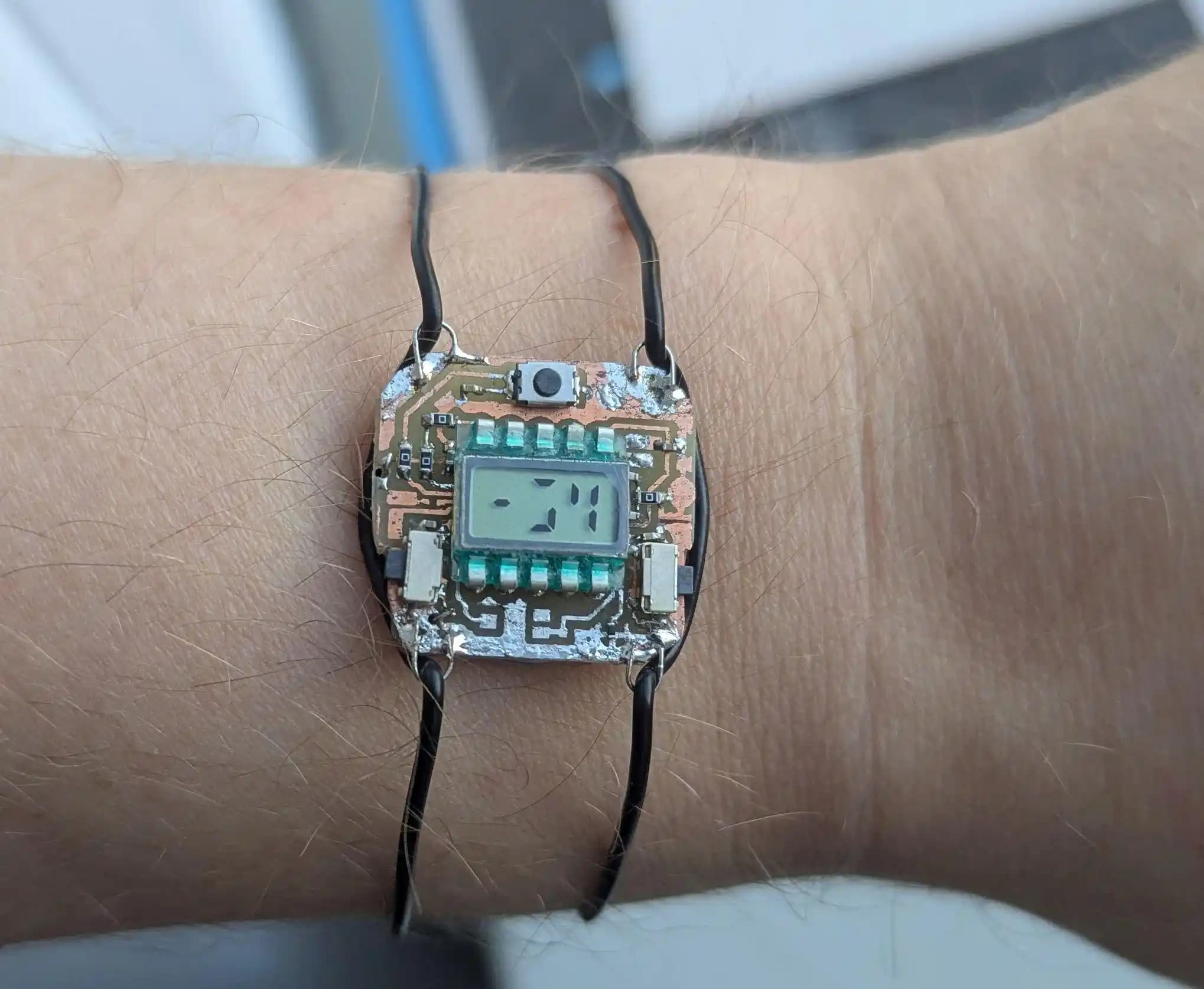 İkili Yedi Segmentli Bilek Saati Tasarımı ve Okunması: Elektronik Saat Projesi