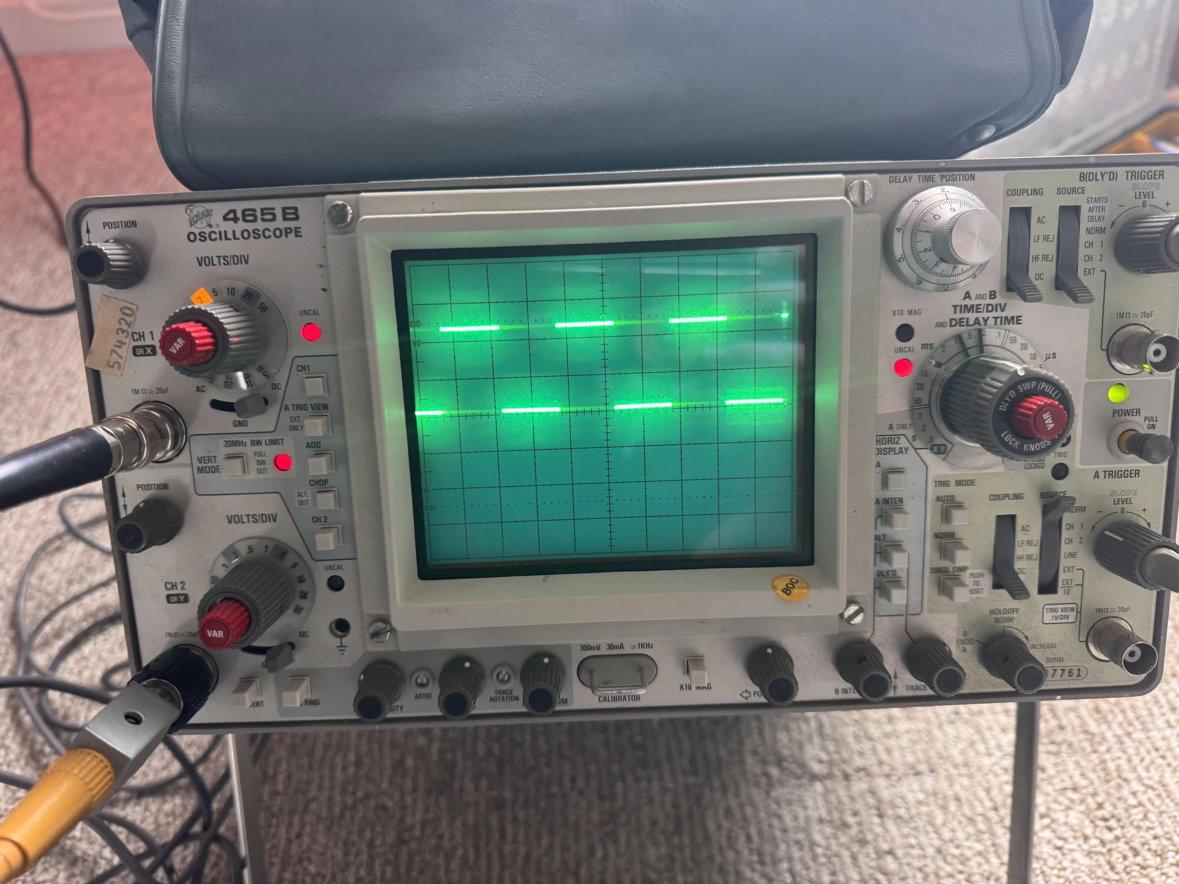 Tektronix 465 Analog Osiloskop: 40 Yıllık Dayanıklılık ve Günümüzdeki Önemi