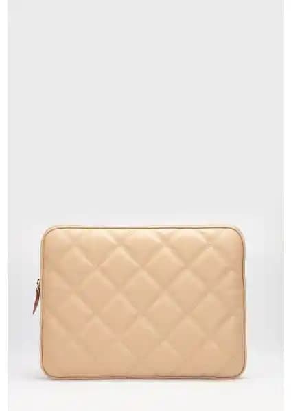 Macbook Air ve Pro 13-14 İnç Kılıf Karşılaştırması: Koruma ve Şıklık Analizi