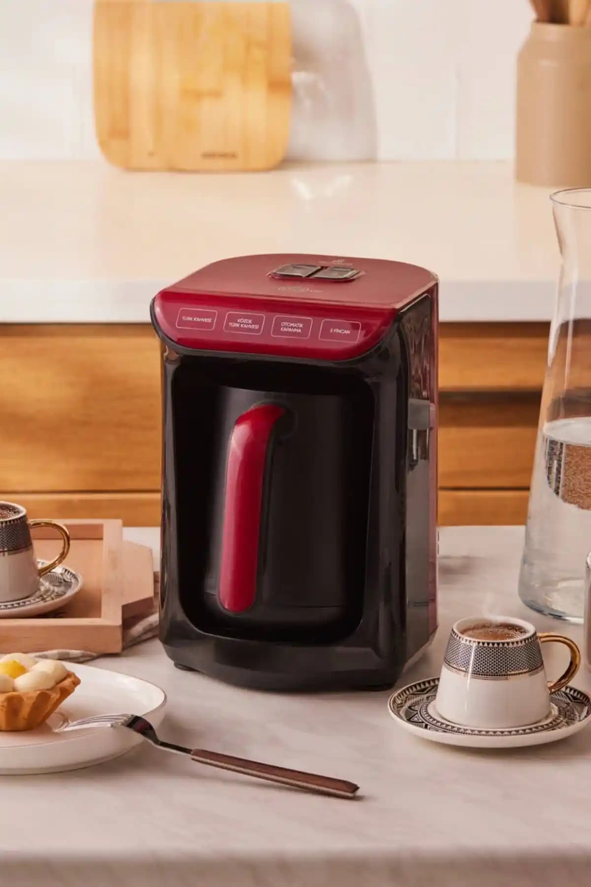 Karaca Hatır Közde Türk Kahvesi ve Makinesi: Şık Tasarım ve Otomatik Pişirme Özelliği