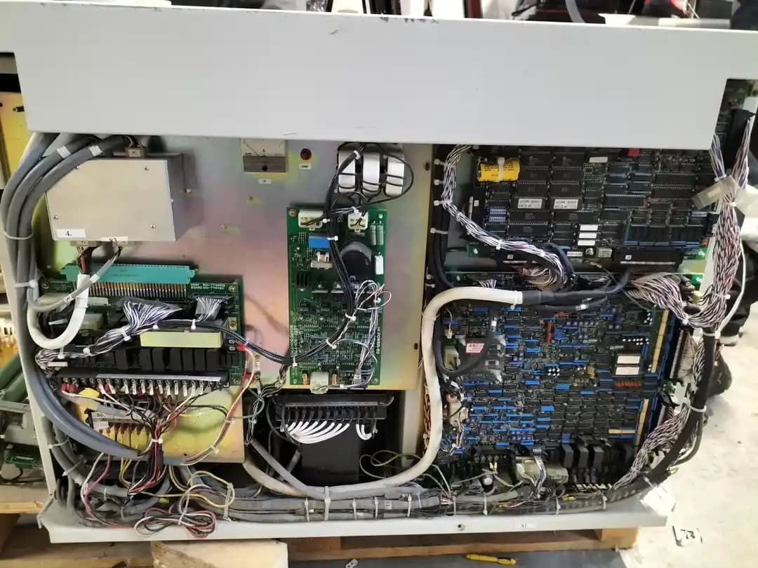 Eski Elektronik Cihazların İç Yapısı ve Güvenlik Önlemleri: X-Ray Jeneratörleri ve Askeri Ekipmanlar