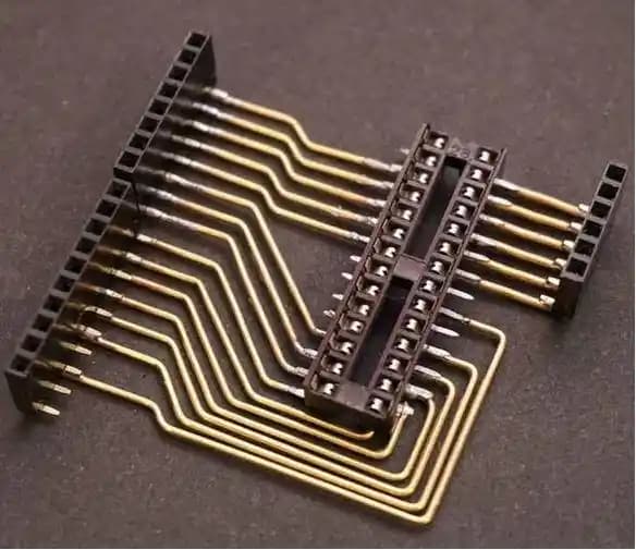 Şeffaf PCB'ler ve Freeform Devre Tasarımı: Estetik ve Teknik Özelliklerin İncelenmesi