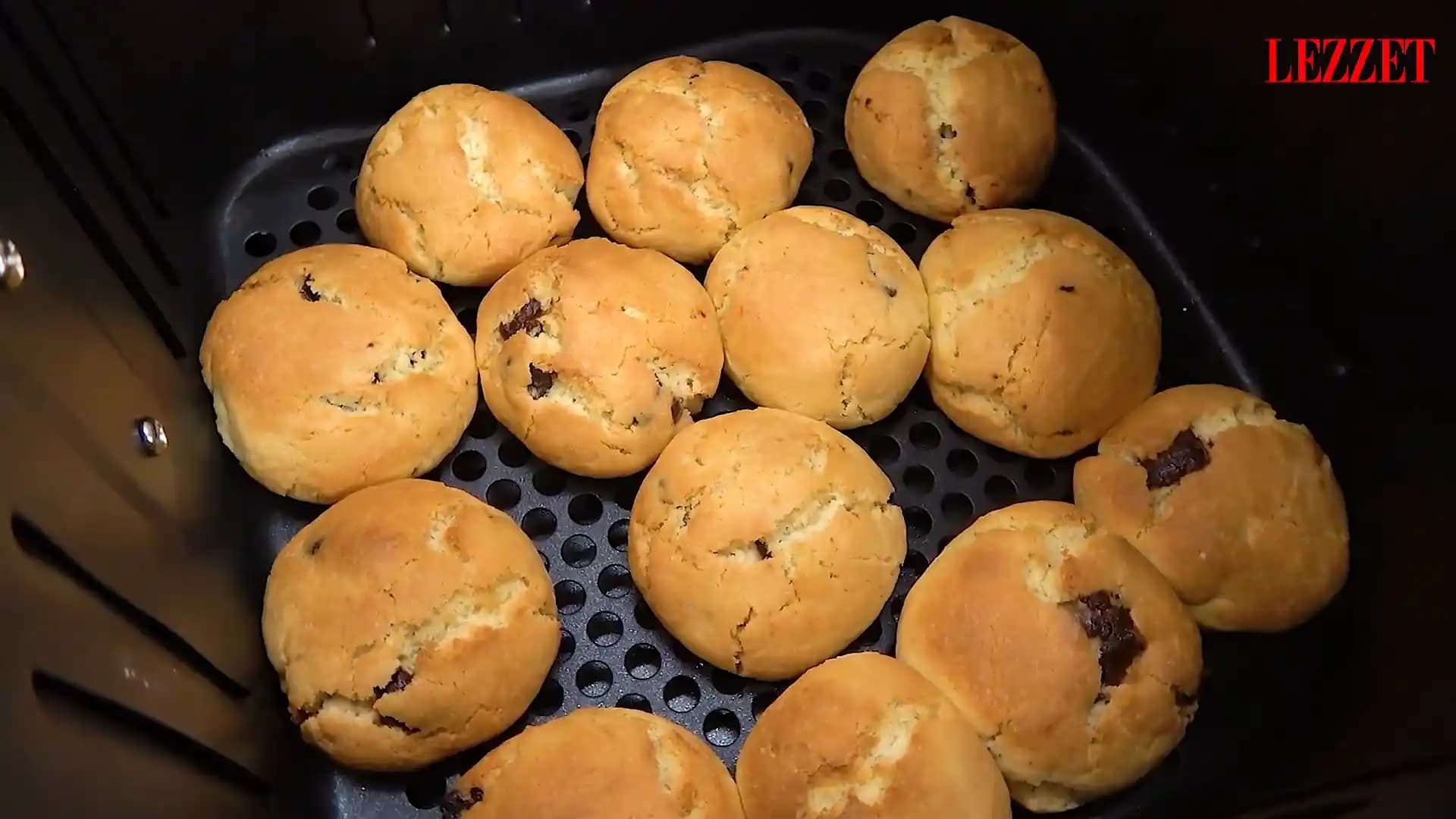 Airfryer'da Kurabiye Pişirmenin İncelikleri ve Alt Kısmın Çiğ Kalma Sorunlarının Çözümleri