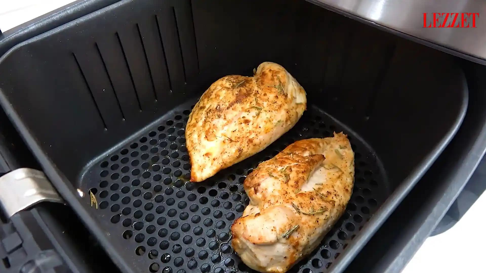 Airfryer'da Kurutmadan Sulu Tavuk Pişirmenin Etkili Yöntemleri ve İpuçları