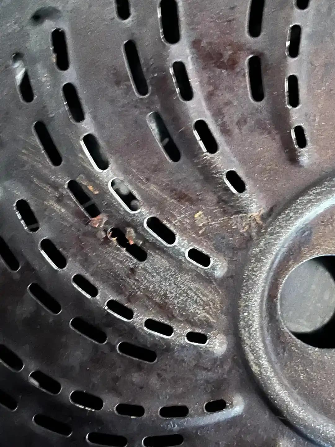 Airfryer Tabanında Metal Temizleyici Kullanımının Riskleri ve Korunma Yöntemleri