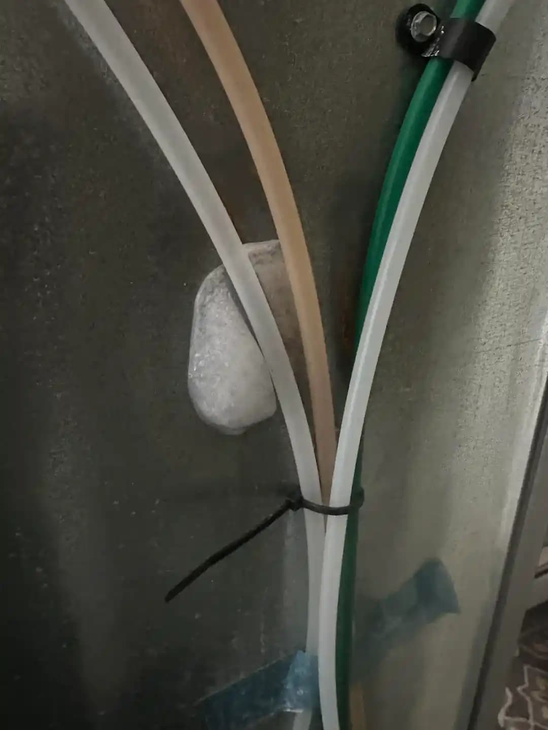 Buzdolabının Arka Dış Panelinde Buz Oluşumu: Nedenleri, Riskleri ve Çözüm Yolları