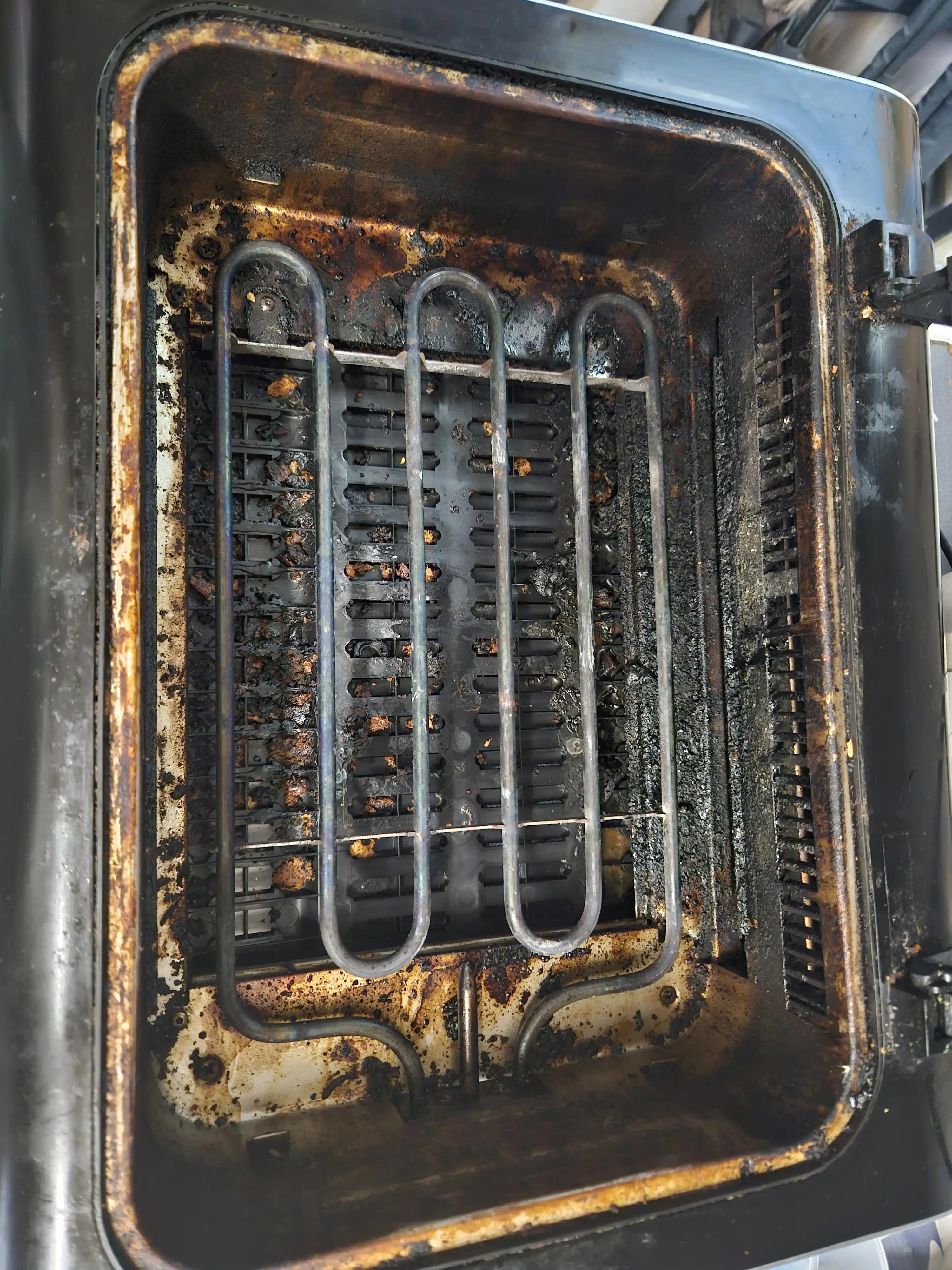 Gourmia Airfryer Temizliği: Yanık Kalıntılarından Kurtulma ve Bakım Yöntemleri