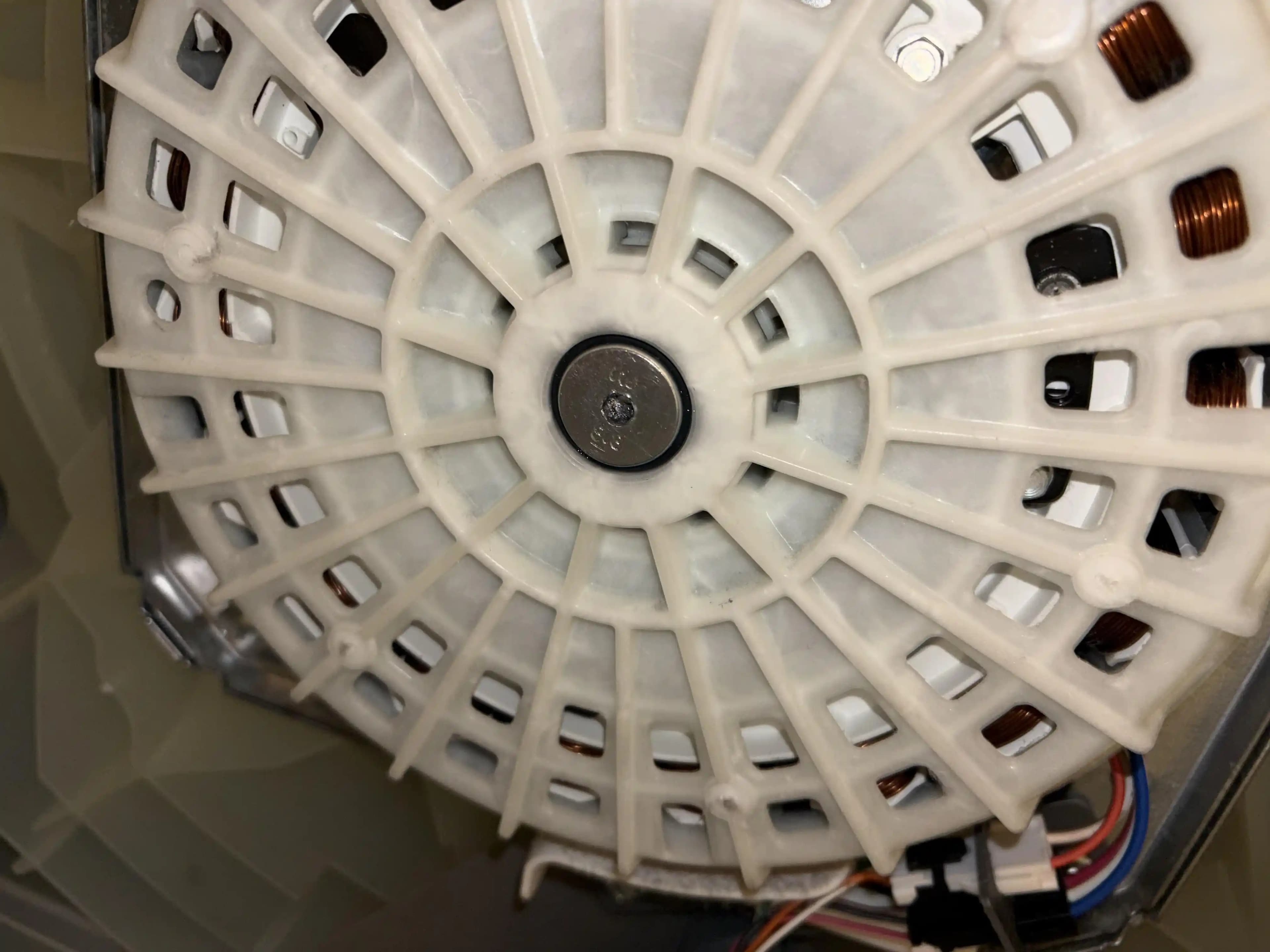 Maytag MVW7230HW Çamaşır Makinesinde Vida Sıkışması ve Etkili Çözüm Yöntemleri