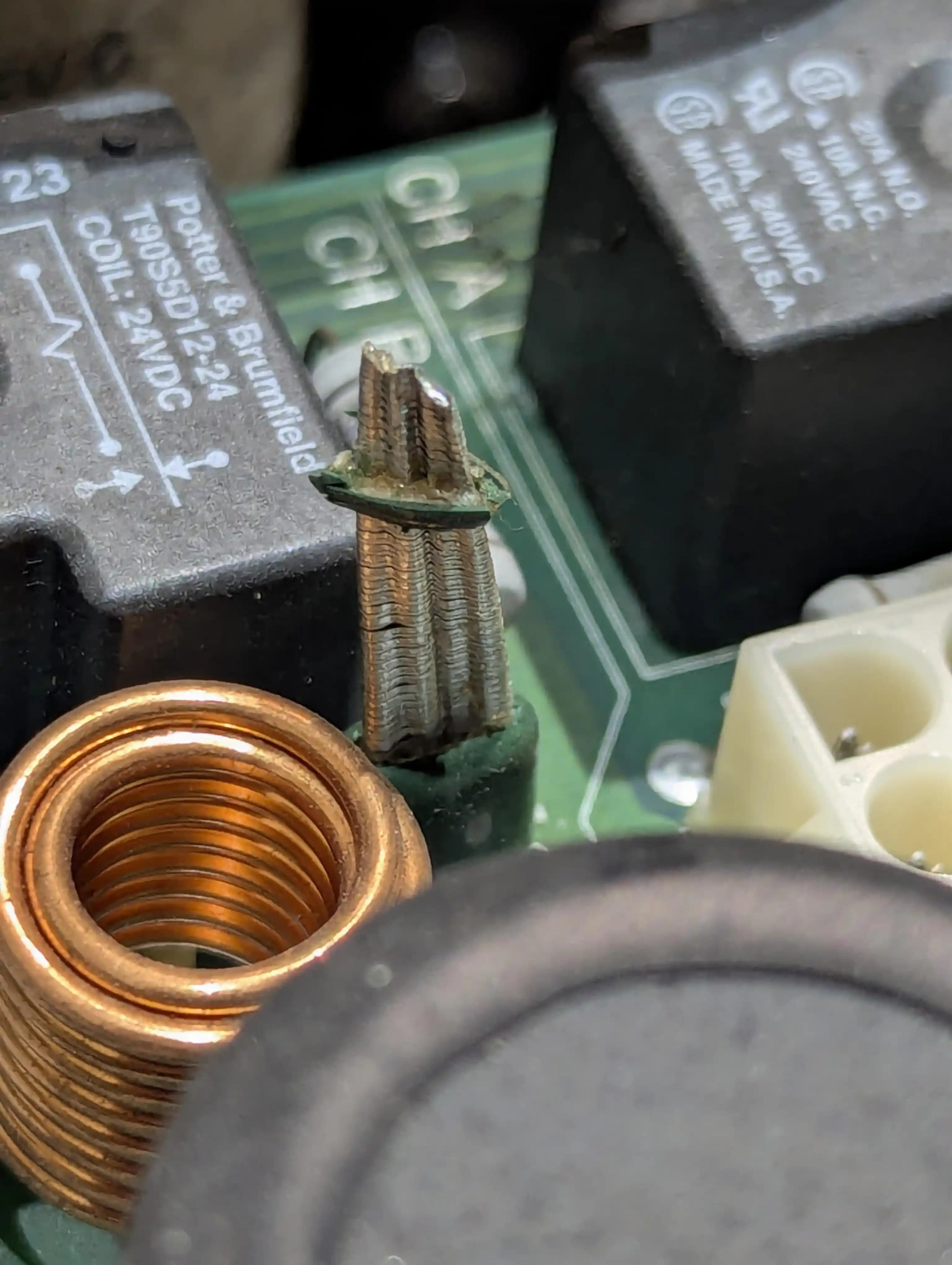 PA Amplifikatörlerinde Polyester Kapasitörlerin Dayanıklılığı ve Arıza İncelemesi