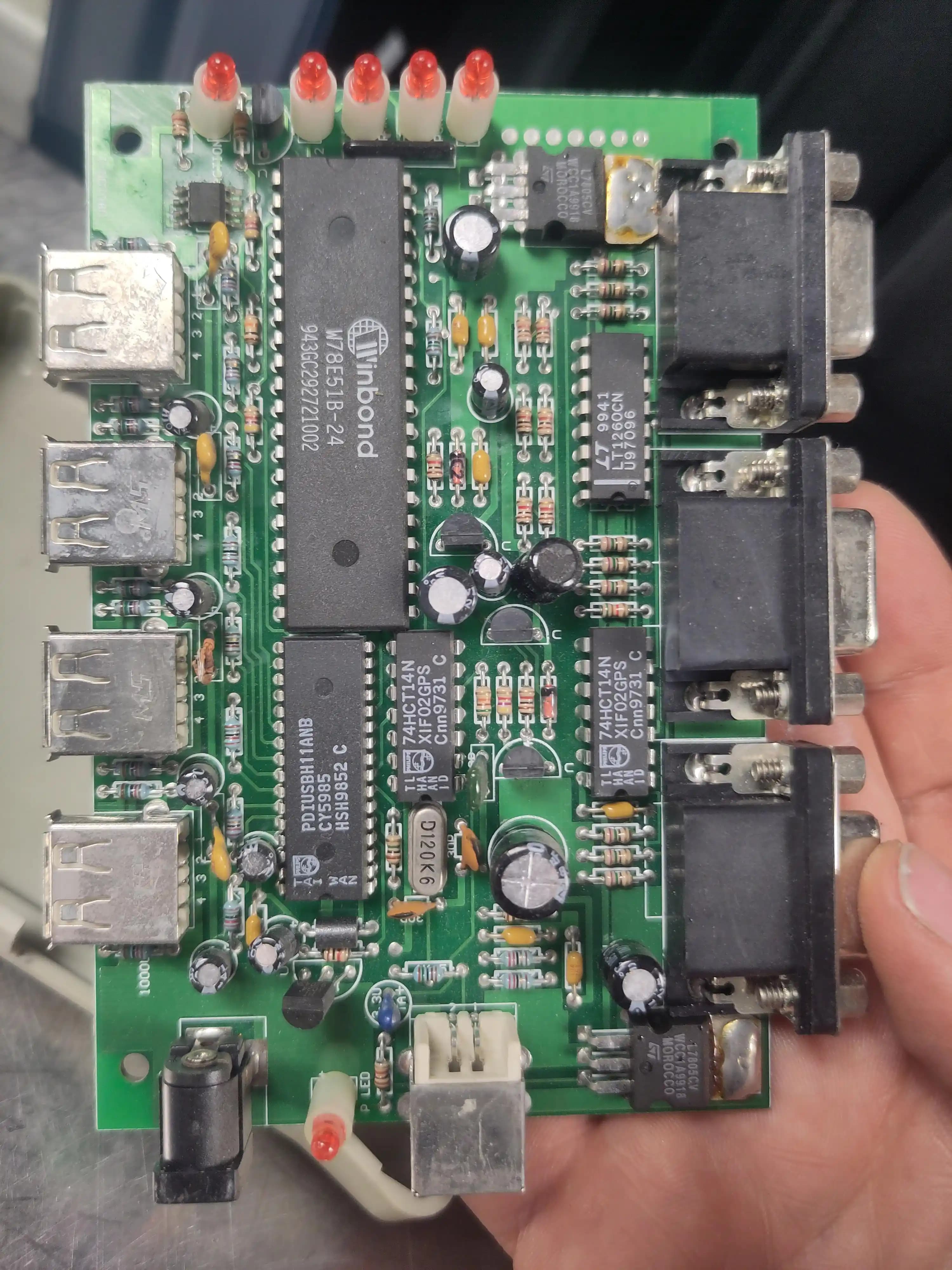 Tamamen Through-Hole Bileşenlerden Oluşan USB Hub ve Seri Adaptör Tasarımı