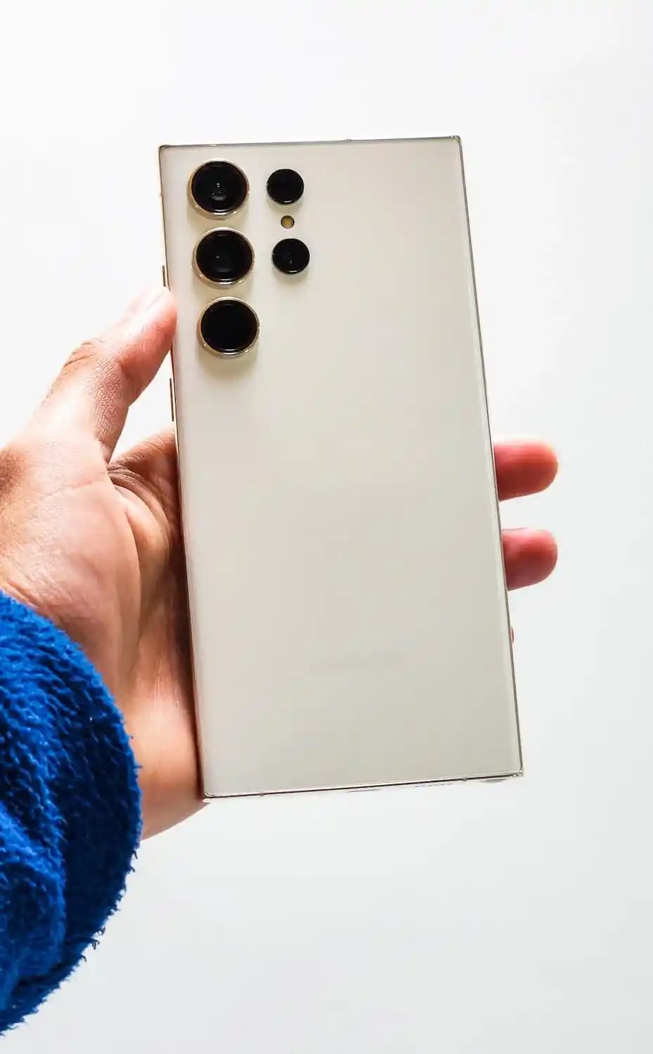 Beyaz Akıllı Telefonlarda Yeni Teknolojiler ve Geleceğin Trendleri Analizi