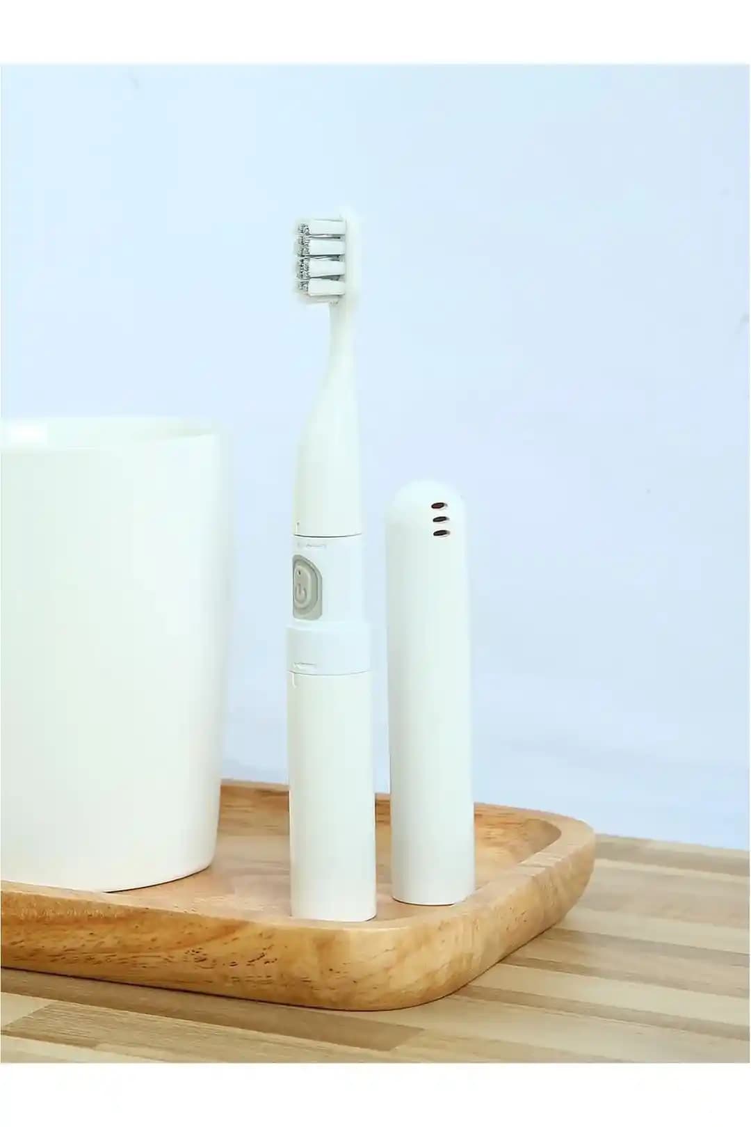 Elektronik Aksesuarlar ve Akıllı Diş Fırçaları: Teknolojinin Diş Sağlığına Entegrasyonu