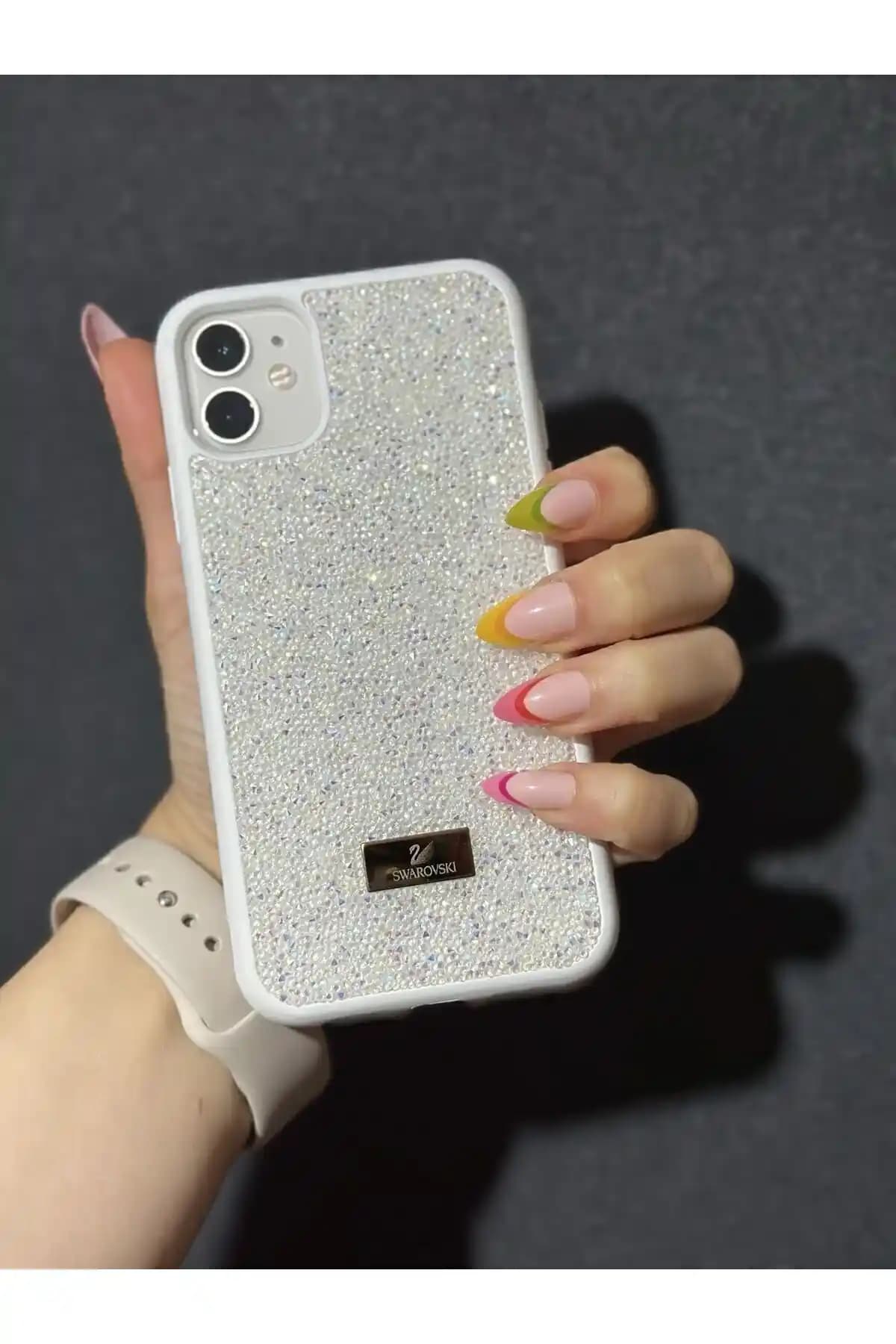 Elmas Detaylı iPhone 11 Kılıfı: Şıklık ve Koruma Sunan Modern Tasarım