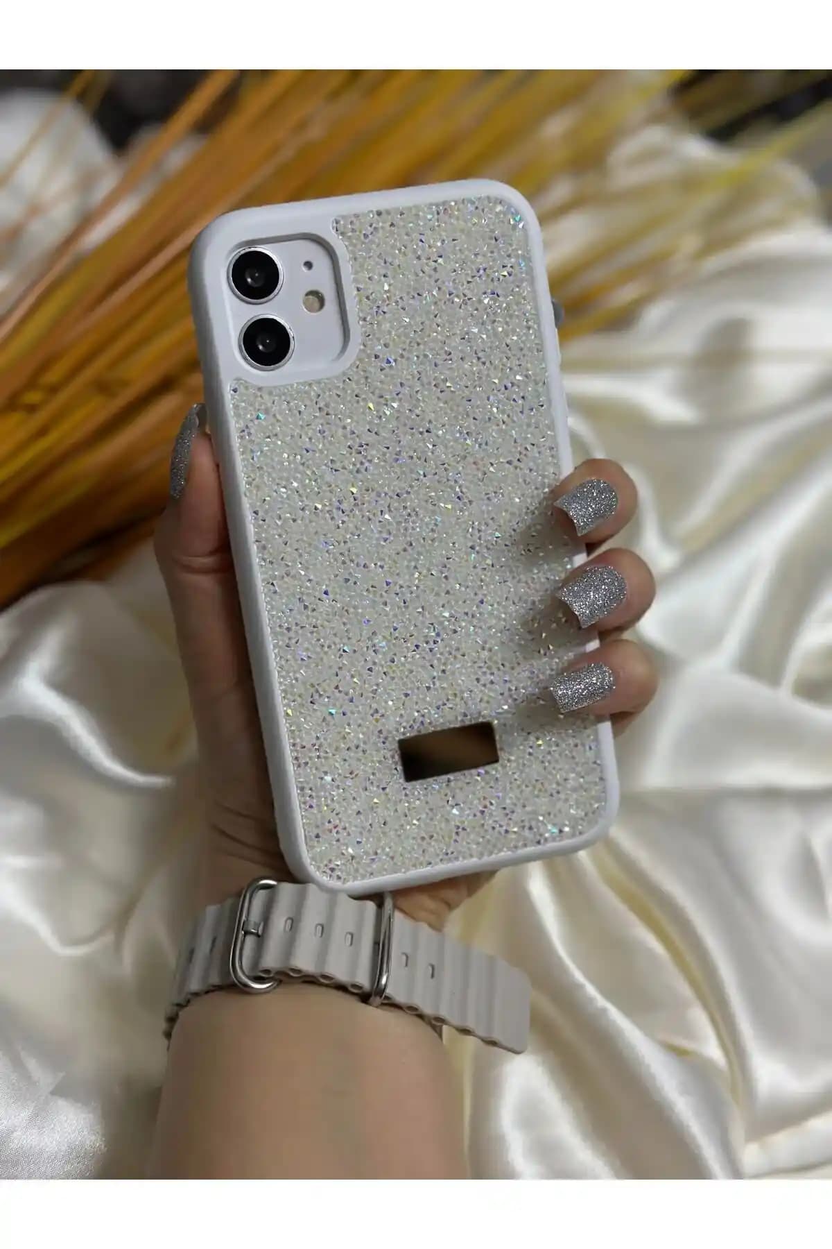 iPhone 11 için taşlı ve şık kılıf seçenekleri estetik ve koruma odaklı ürünler