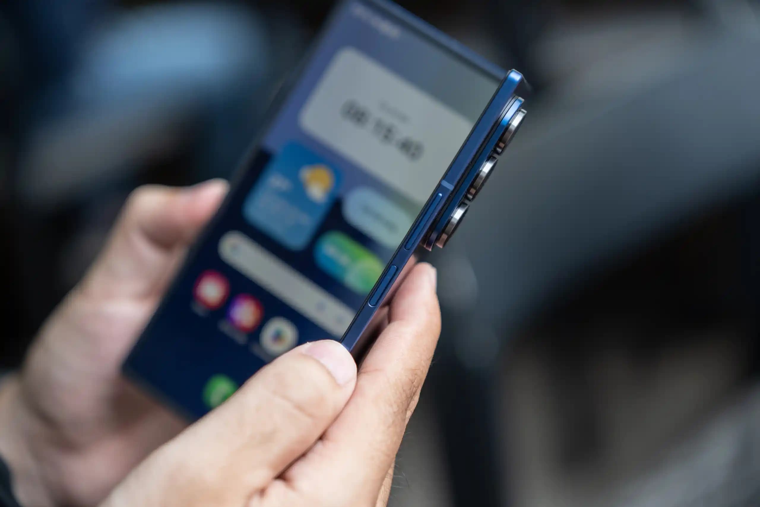 Katlanabilir Akıllı Telefonlar ve Fold7 Ultra: Geleceğin Mobil Teknolojisi Üzerine Analiz