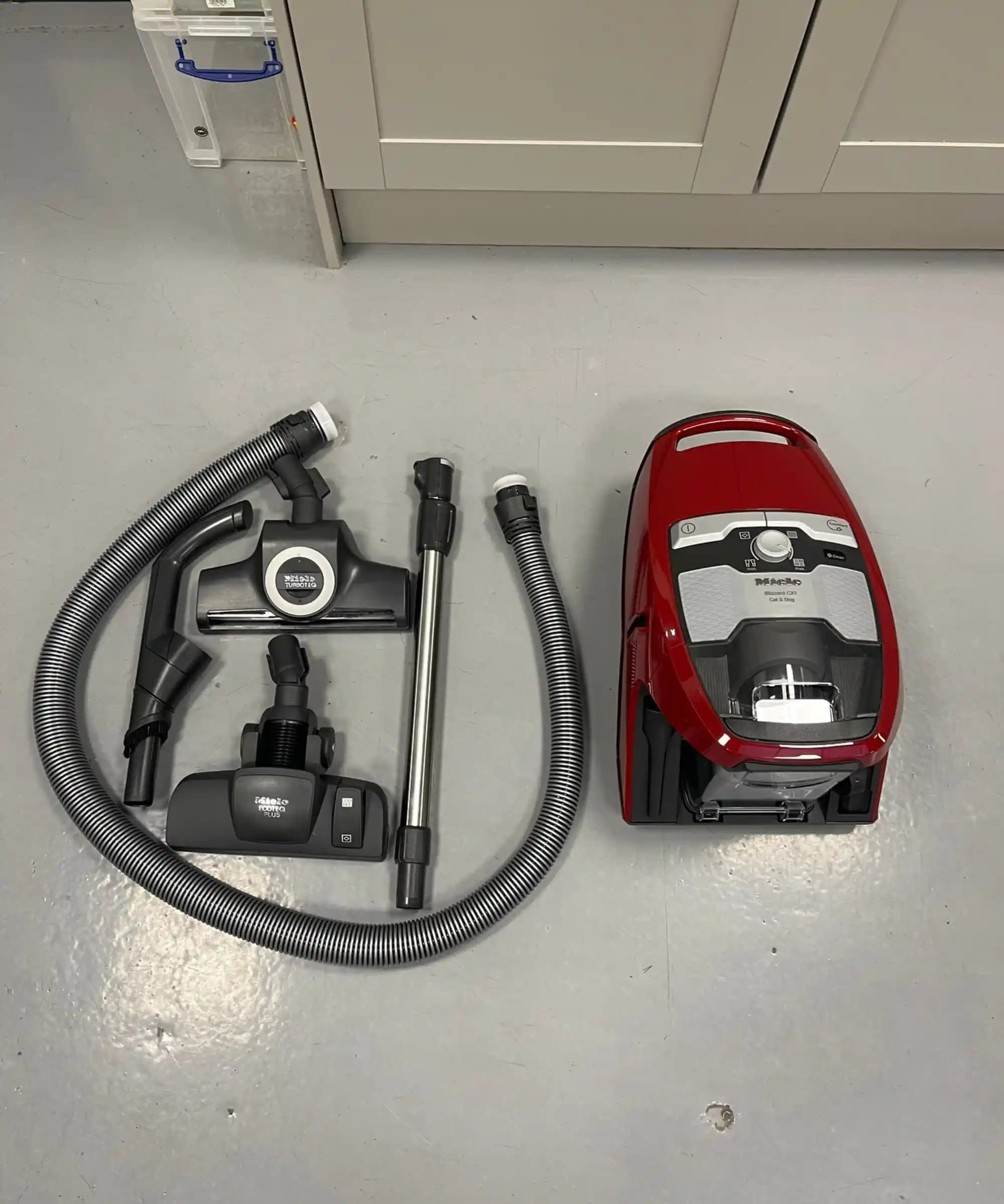 Miele Blizzard CX1 Evcil Hayvan Sahipleri İçin Güçlü ve Etkili Temizlik Çözümü