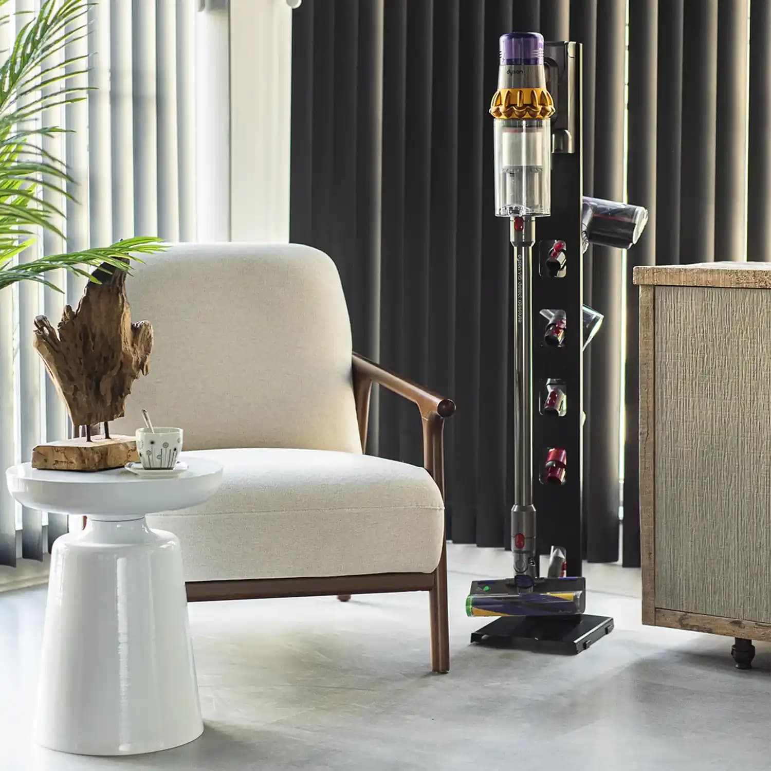 Modern Dyson Uyumlu Süpürge Standları: Estetik ve Fonksiyonellik Bir Arada