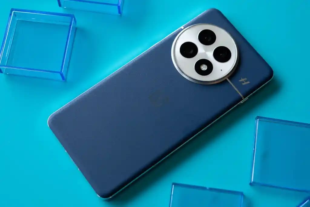 OnePlus 13 Akıllı Telefon İncelemesi: Performans, Tasarım ve Batarya Özellikleri