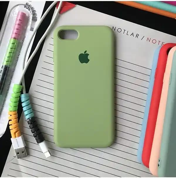 Retro tarzı iPhone 7/8 kılıf modelleri estetik ve dayanıklılığı bir arada sunar