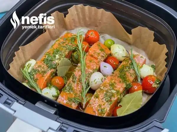 Air Fryer'da Somon Pişirirken Sepet, Alüminyum Folyo ve Yağlı Kağıt Kullanımının Etkileri