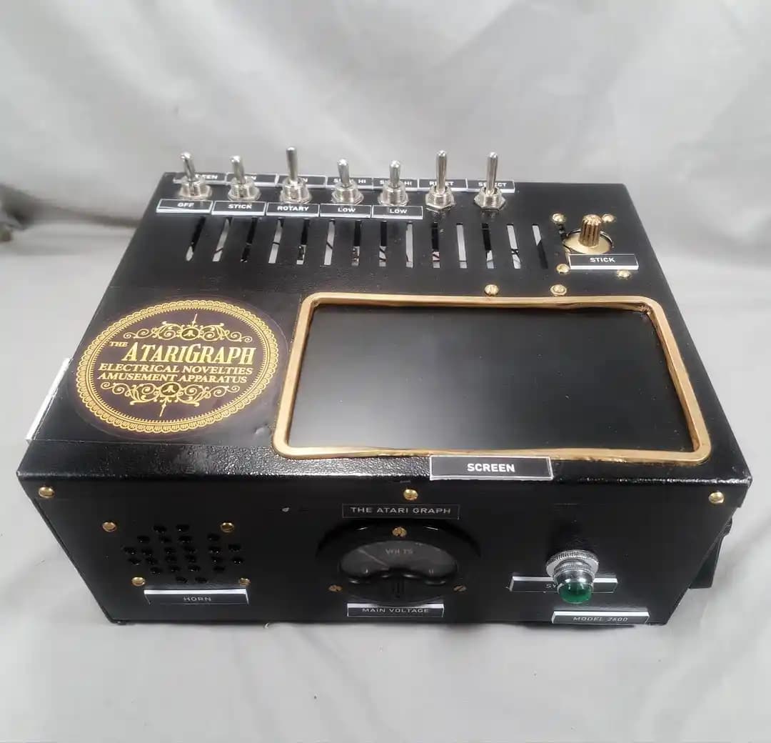 AtariGraph: 1920'ler Steampunk Tasarımıyla Taşınabilir Atari 2600 Projesi
