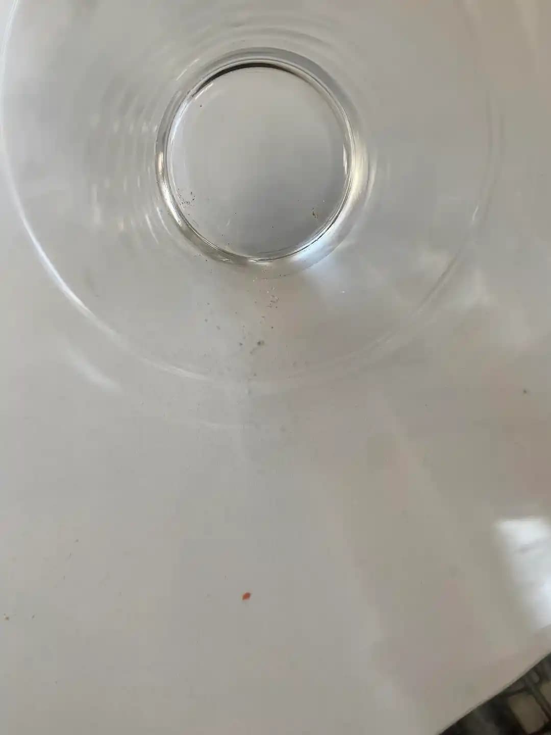 Bulaşık Makinesinde Bardaklarda Kalan Tortu Sorunları ve Etkili Çözüm Yöntemleri