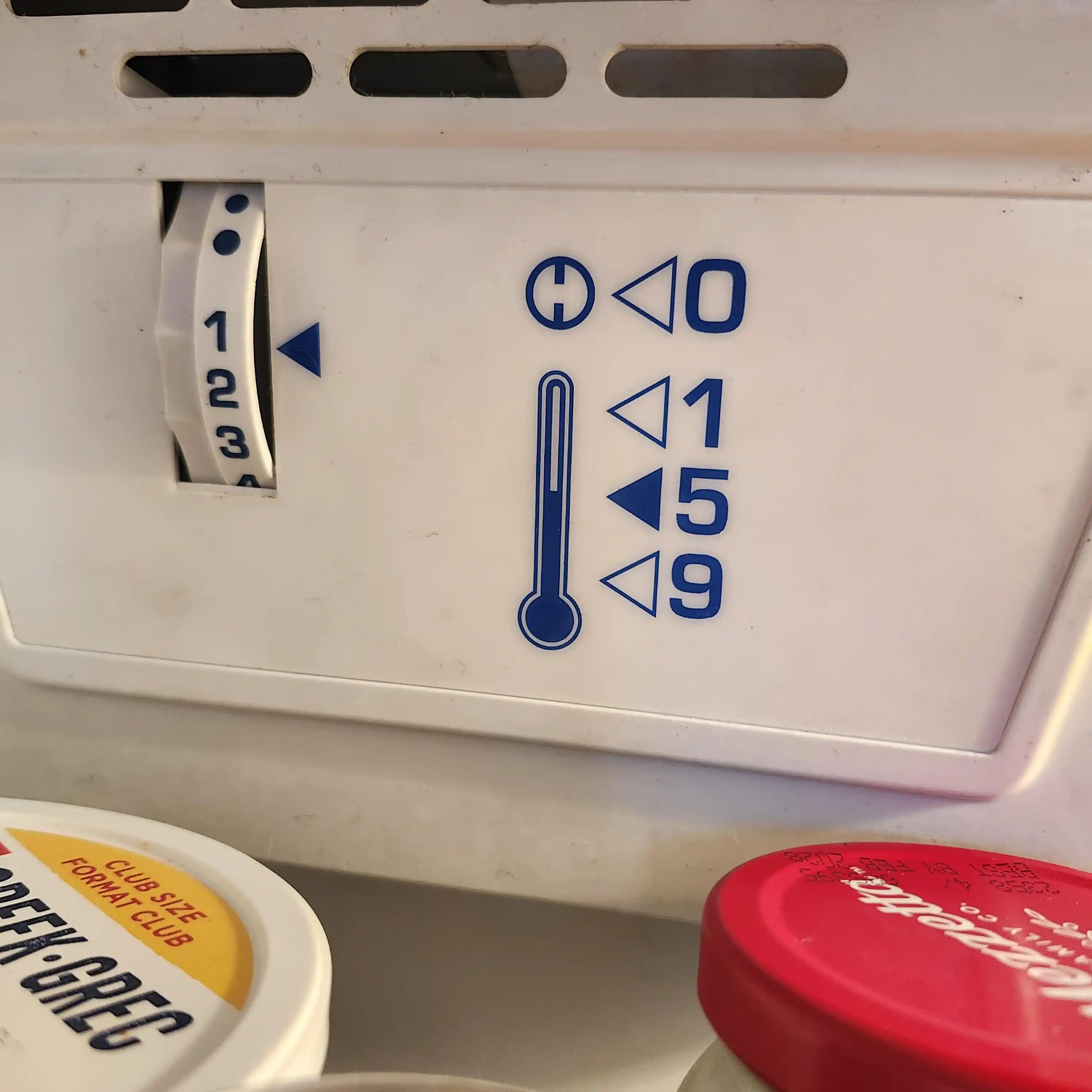 Buzdolabı Termostat Ayarları ve Sıcaklık Dereceleri: Noktalar ve 0 Konumunun Anlamı