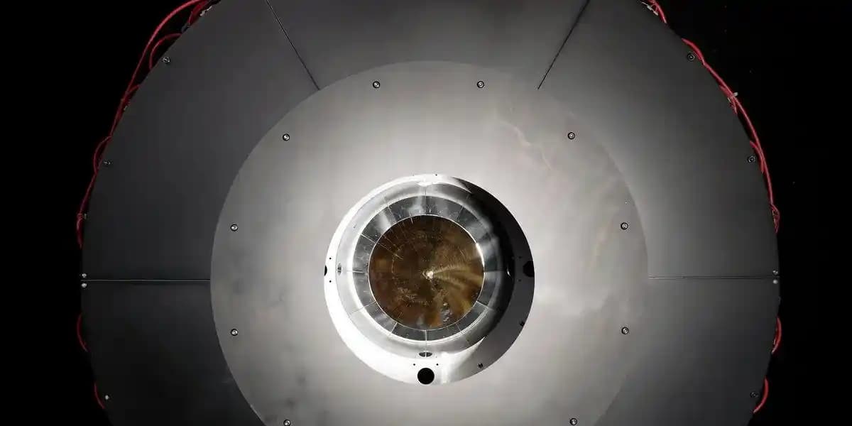 DARPA'nın Kablosuz Güç Aktarımında 8.6 km Mesafede 800 Watt Başarısı ve Teknolojik Gelişmeler