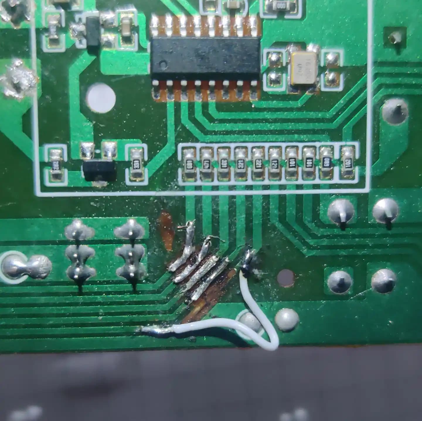 Elektronik Devre İz Tamiri: İkinci Deneme ve İyileştirme Yöntemleriyle Başarı