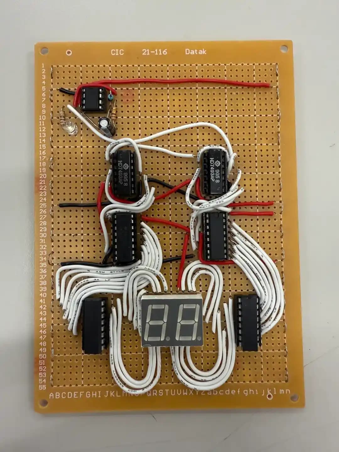 Elektronik Sınıfında Dijital Saat Projesi: 74LS74 ve NE555 Entegreleriyle Devre Tasarımı
