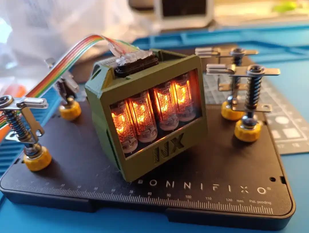 Nixie Tüplü Bilek Saati Tasarımı ve Teknik Özellikleri Üzerine Detaylı İnceleme