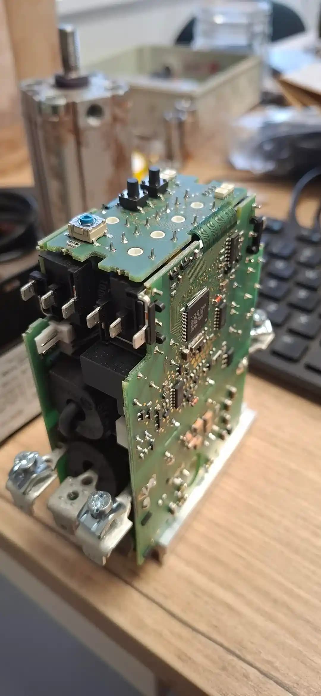 Siemens Softstarter Tasarımı ve İç Yapısı: Esnek PCB ve Motor Koruma Özellikleri